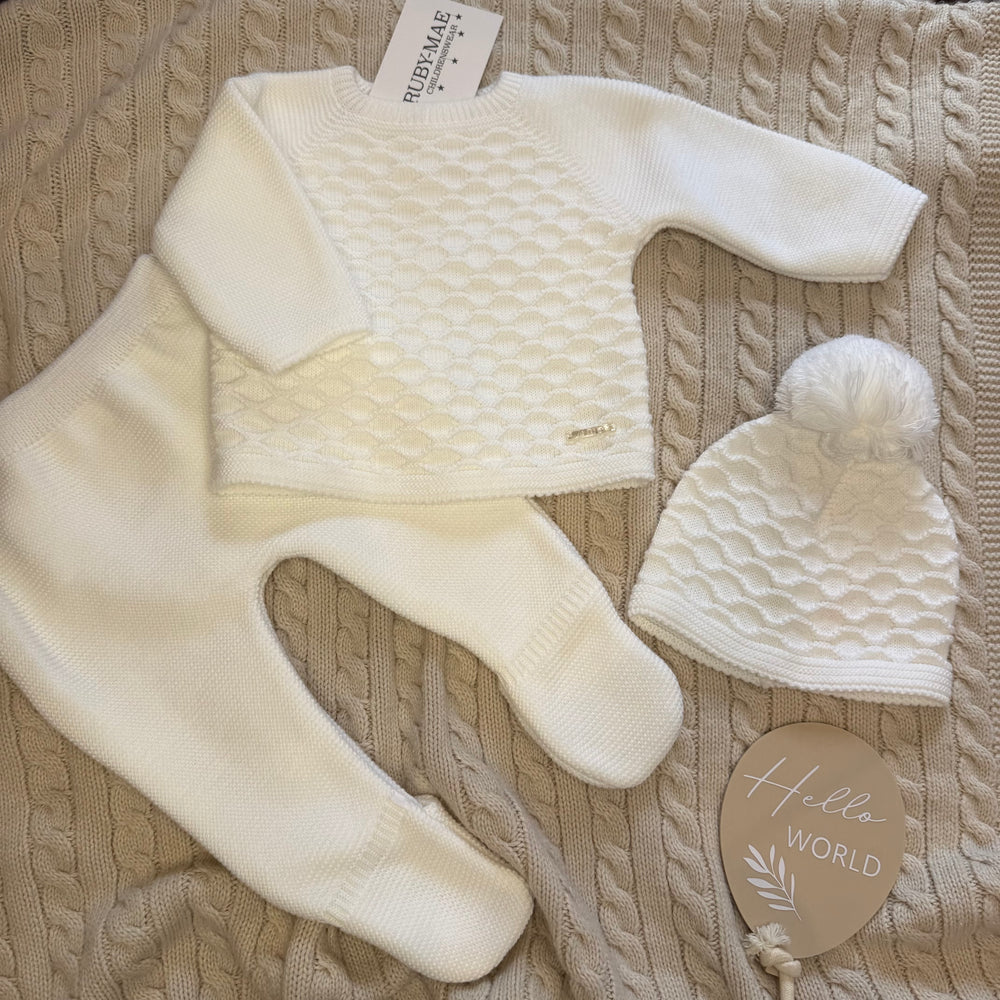 White Diamond Knitted Jumper And Pants Outfit With Matching Hat - UNISEX